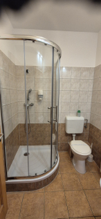 108 szoba.  Kétszobás 5 személyes lakosztály.