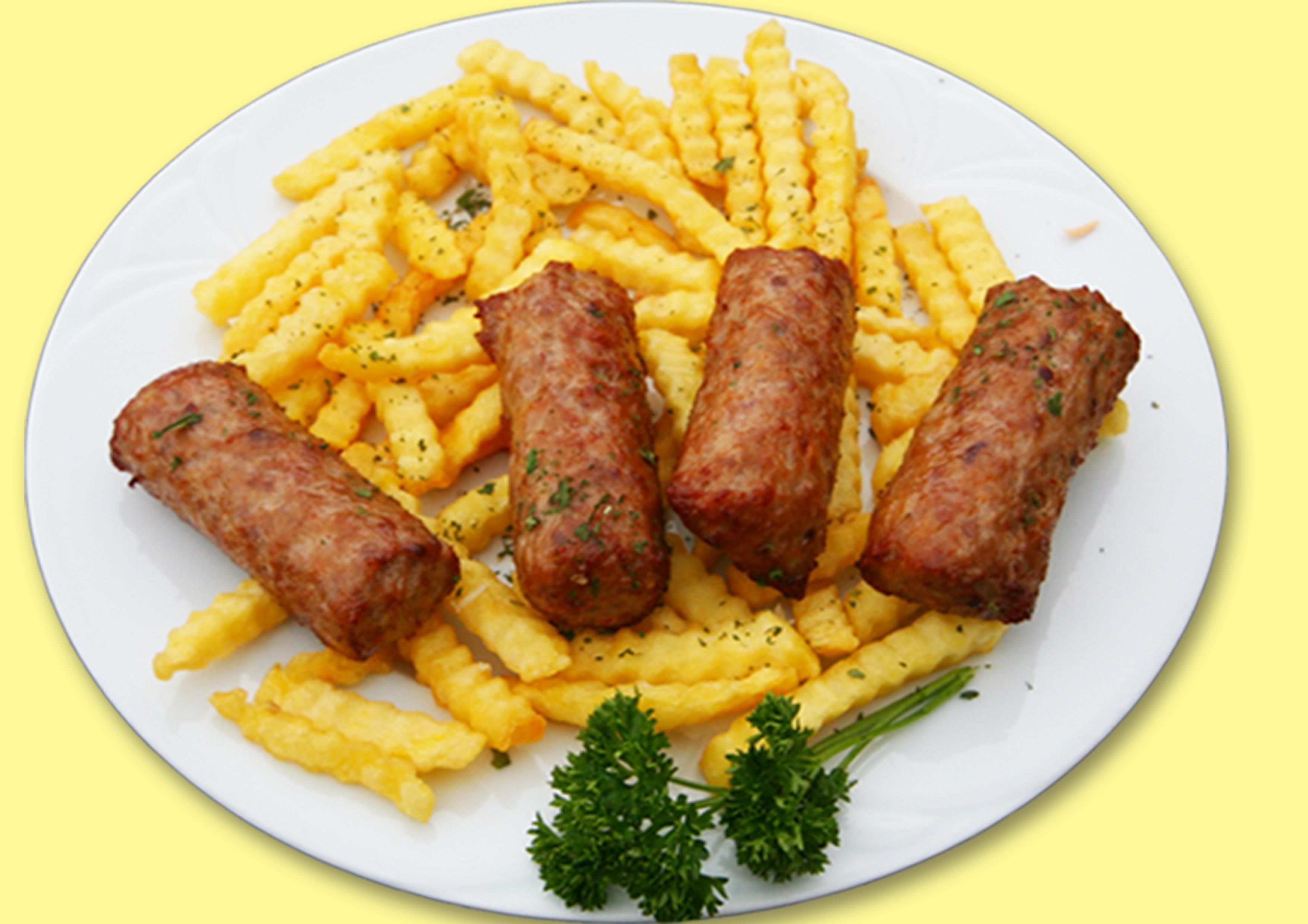 Cevapcici hasábburgonyával, ajvárral - Cevapcici with French fries and ajvar - Cevapcici with French fries and ajvar